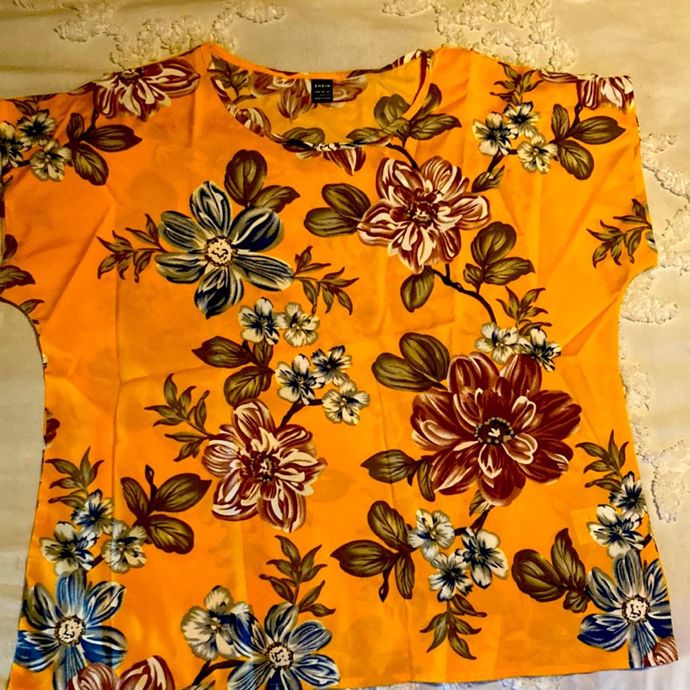 Ladies Satin summer top nwot